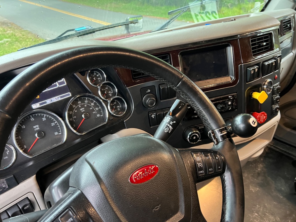2019 Peterbilt 579 - $39,900