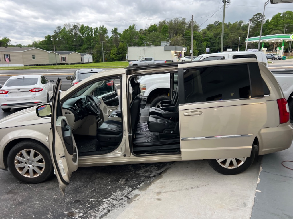 2013 Chrysler Town and Country - $9,995