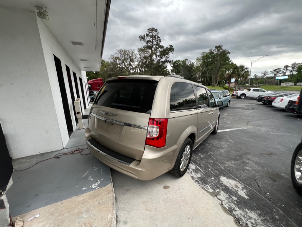 2013 Chrysler Town and Country - $9,995