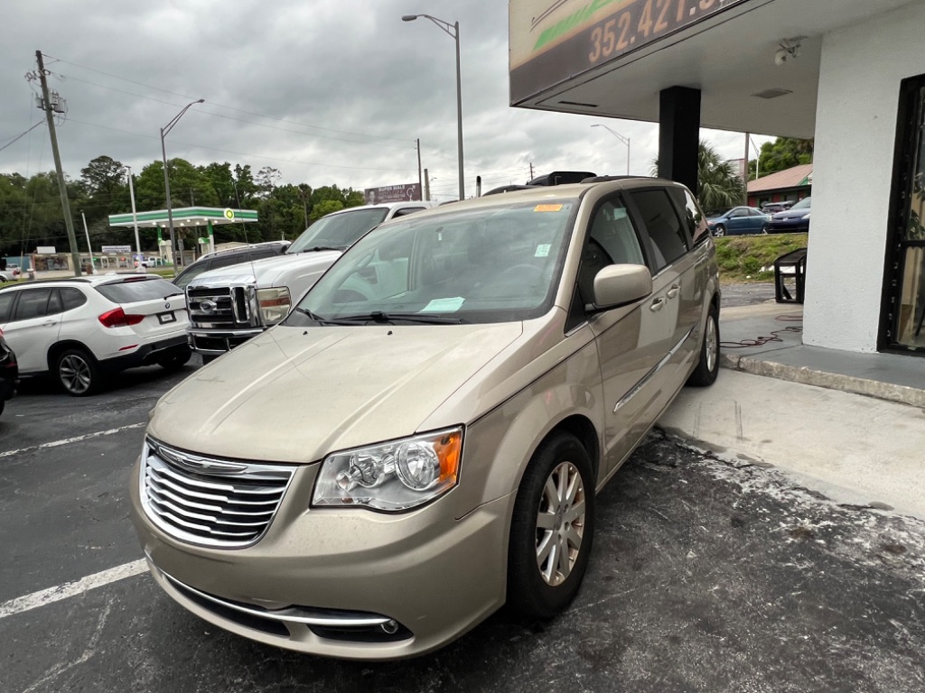 2013 Chrysler Town and Country - $9,995