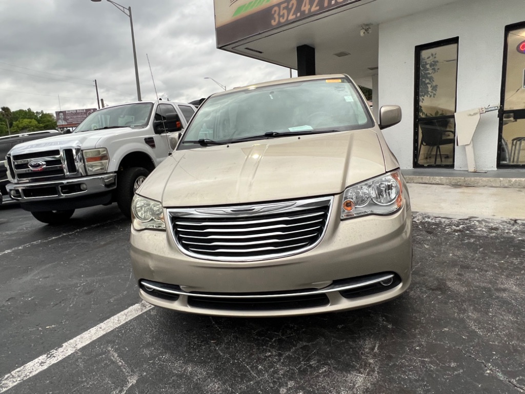 2013 Chrysler Town and Country - $9,995