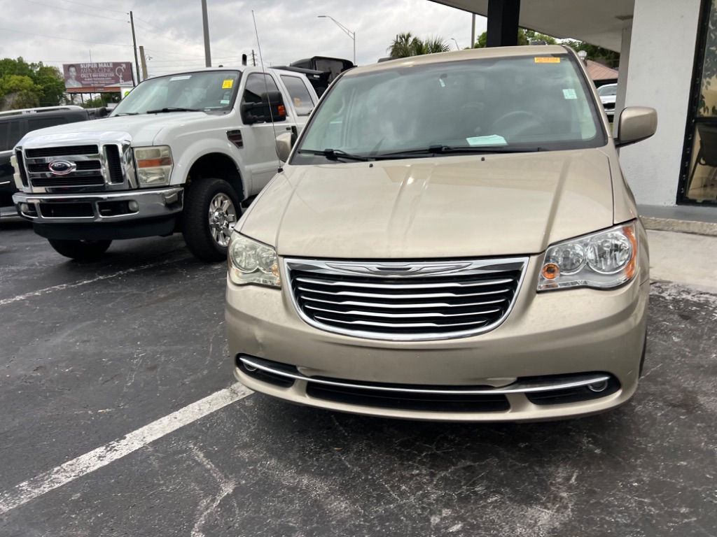 2013 Chrysler Town and Country - $9,995