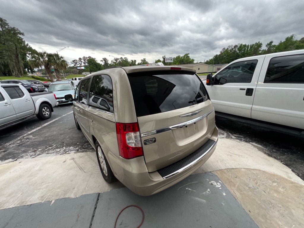2013 Chrysler Town and Country - $9,995