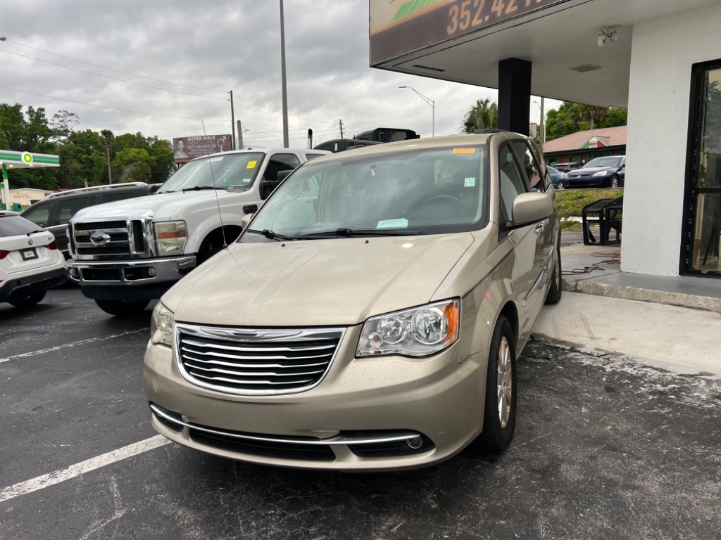 2013 Chrysler Town and Country - $9,995