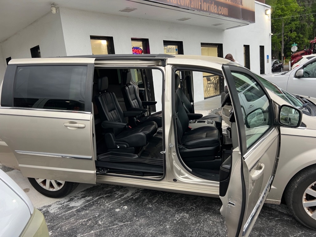 2013 Chrysler Town and Country - $9,995