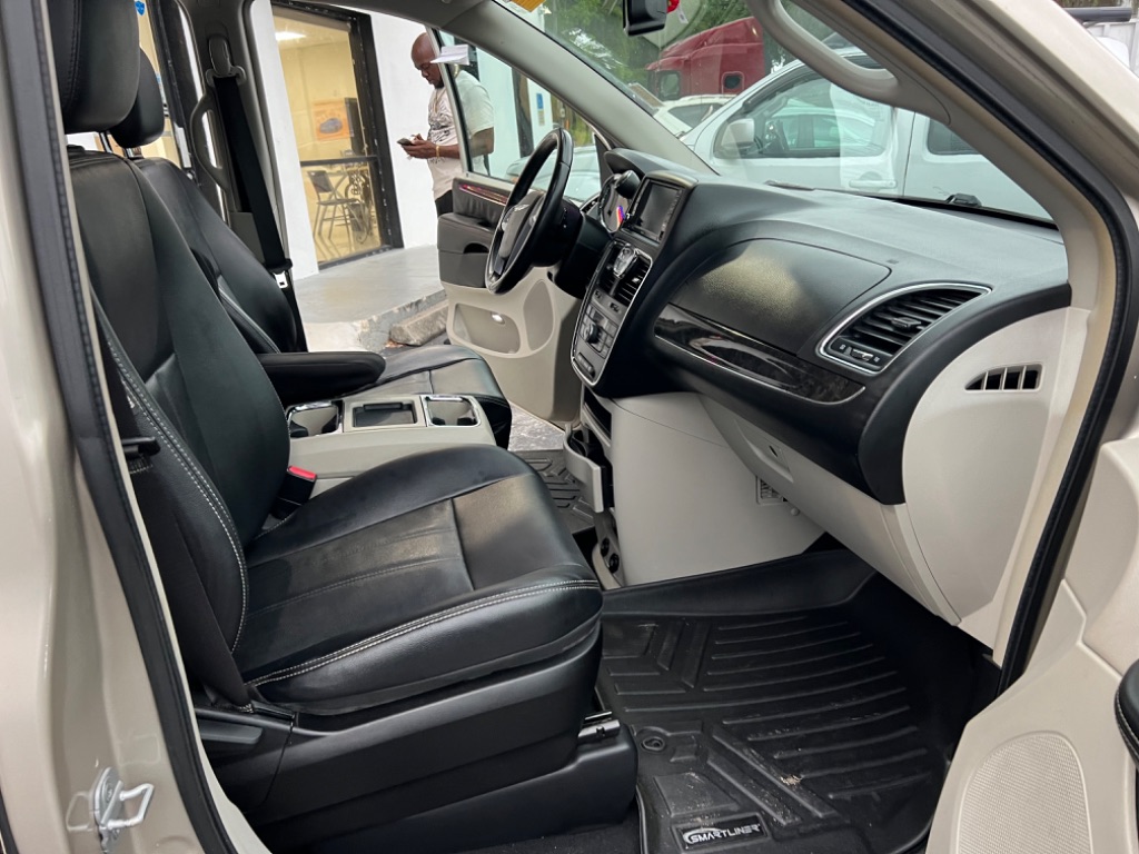2013 Chrysler Town and Country - $9,995