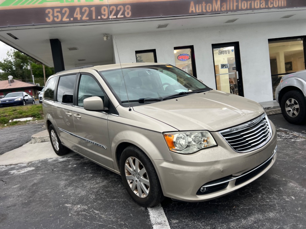 2013 Chrysler Town and Country - $9,995
