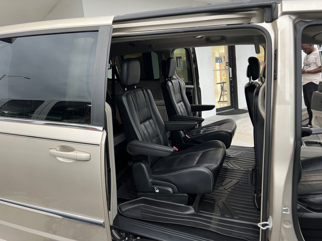 2013 Chrysler Town and Country - $9,995