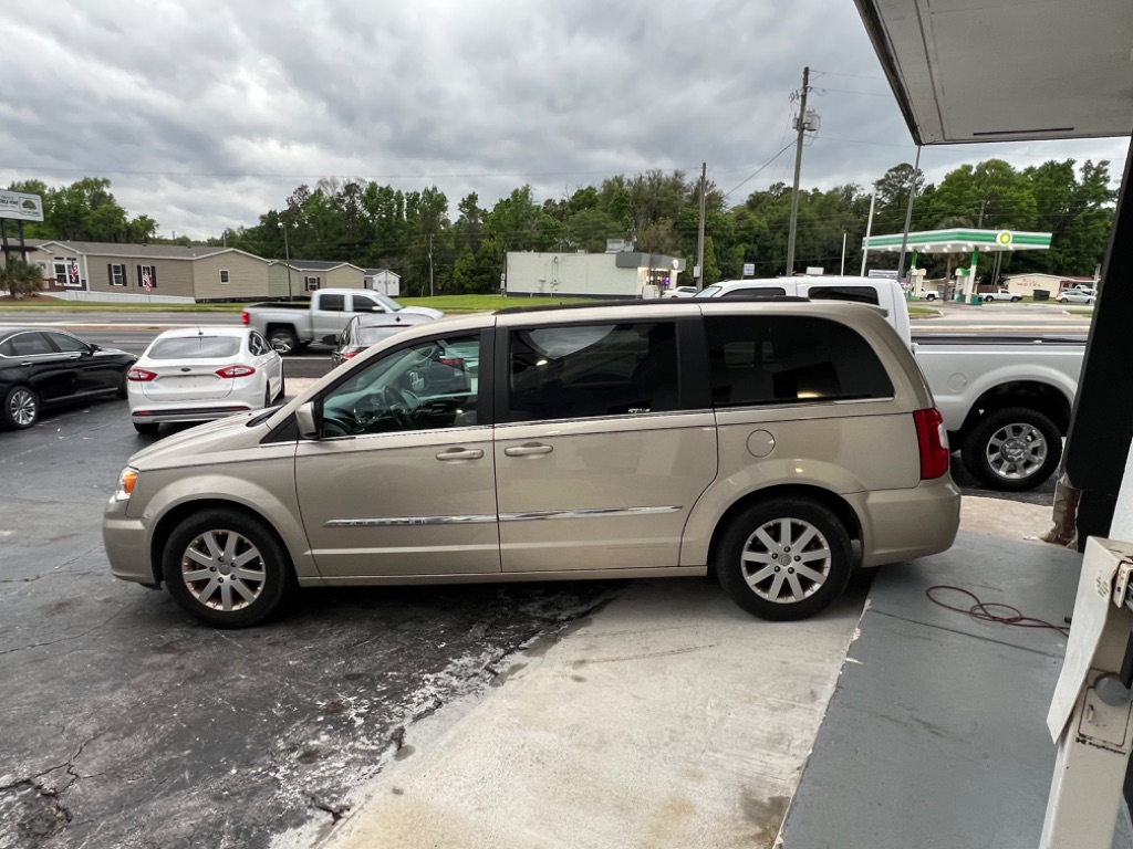 2013 Chrysler Town and Country - $9,995