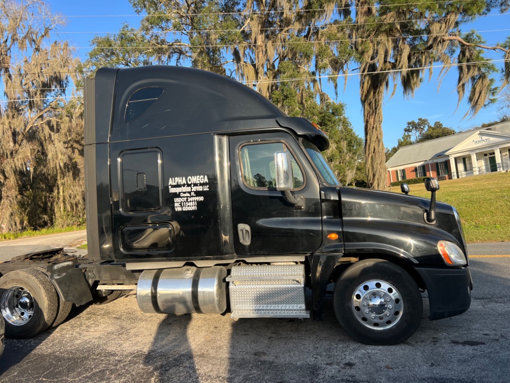 2015 Freightliner Cascadia - $25,900