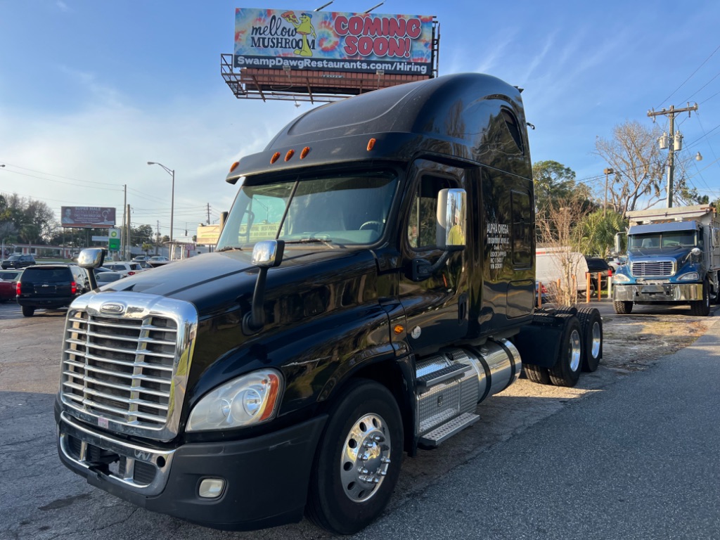 2015 Freightliner Cascadia - $25,900