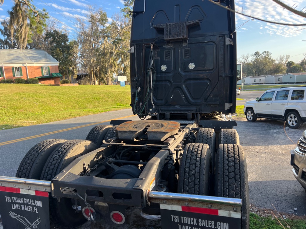 2015 Freightliner Cascadia - $25,900