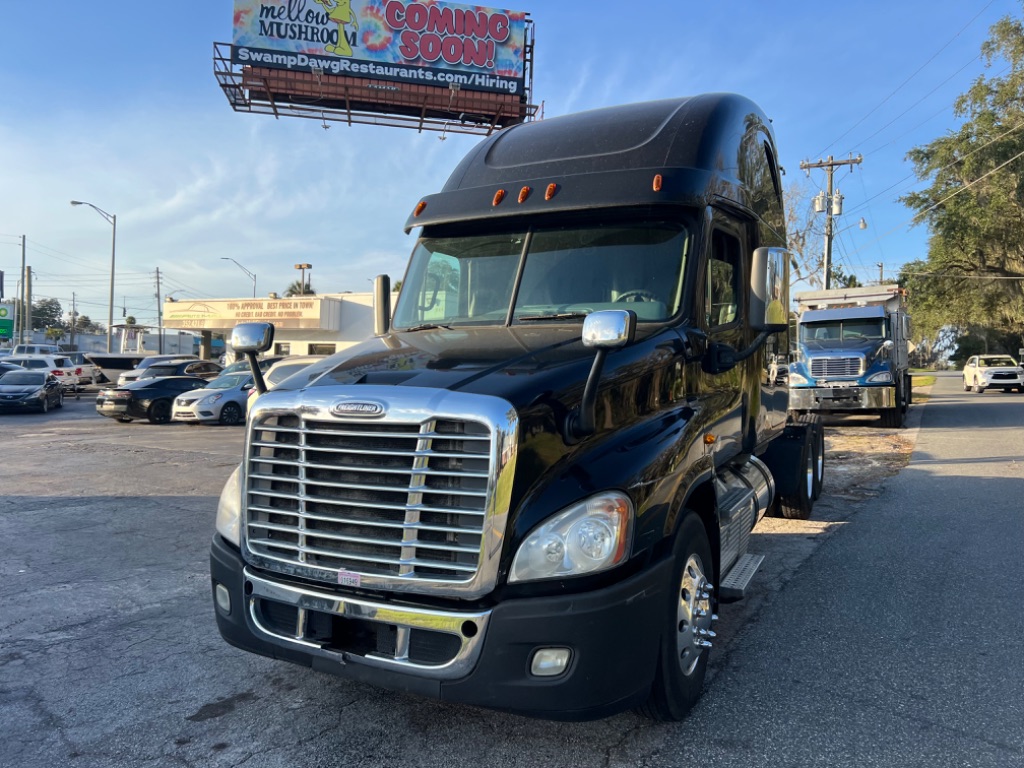 2015 Freightliner Cascadia - $25,900