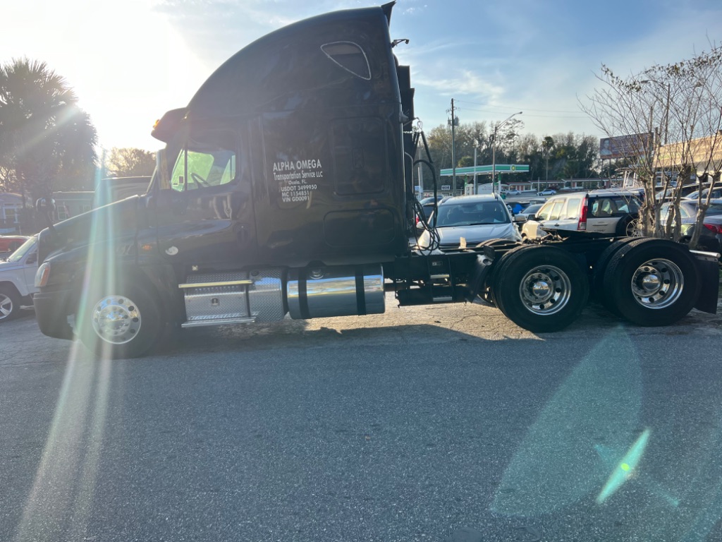 2015 Freightliner Cascadia - $25,900