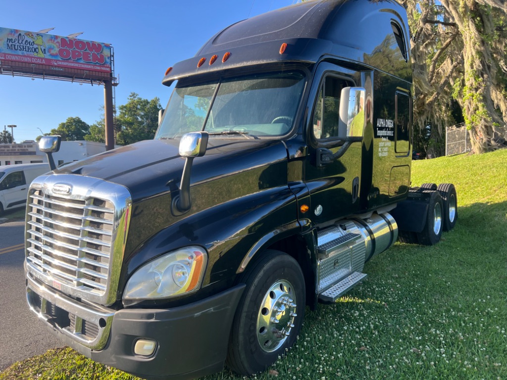 2015 Freightliner Cascadia - $25,900