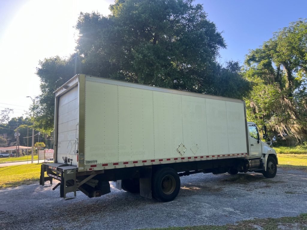 2016 Hino 268 - $29,950
