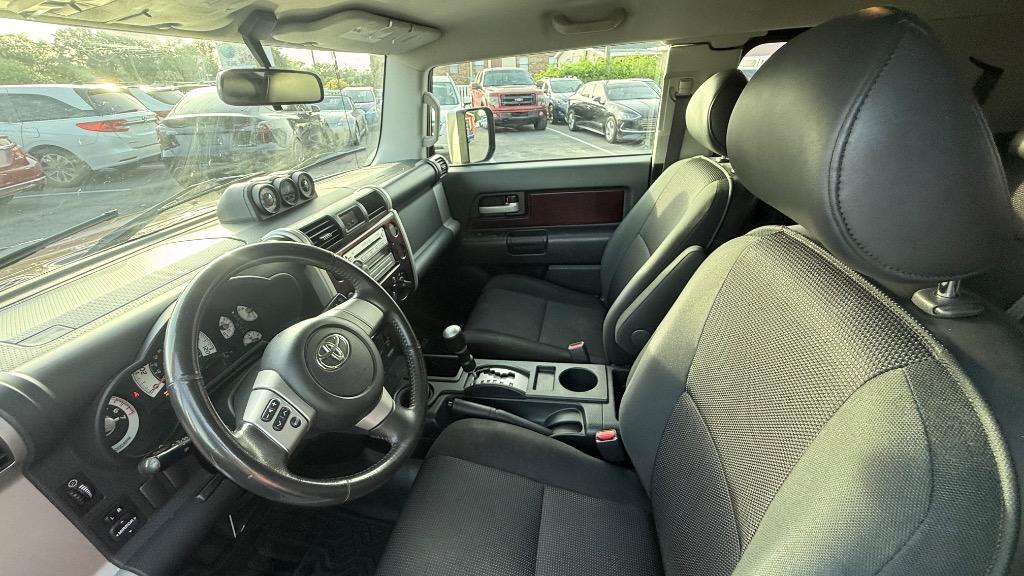 2007 Toyota FJ Cruiser - $11,900