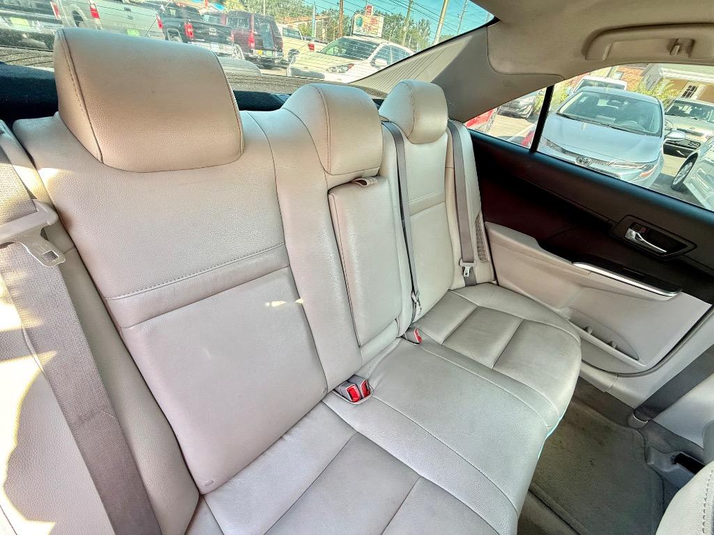 2014 Toyota Camry Hybrid LE photo