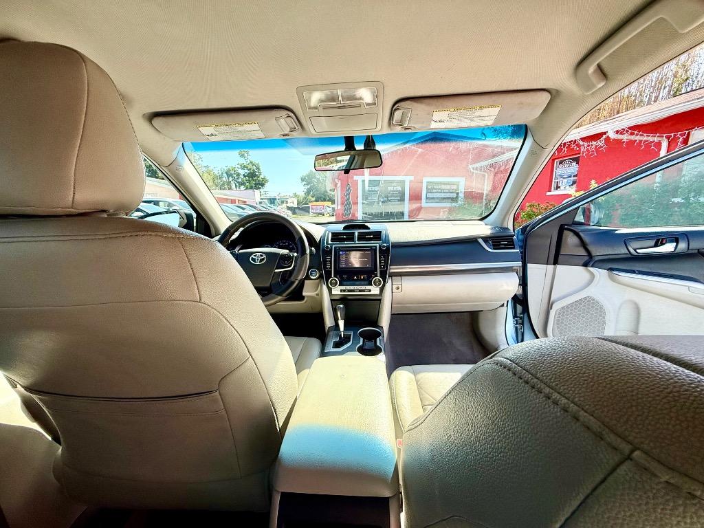 2014 Toyota Camry Hybrid LE photo