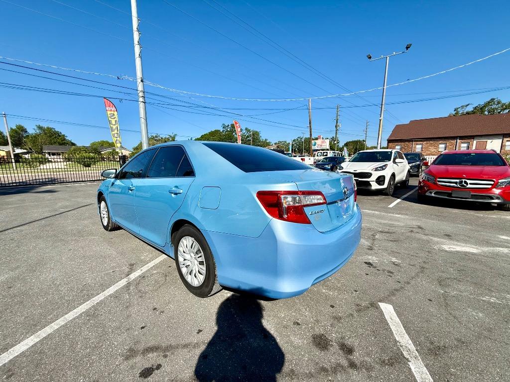 2014 Toyota Camry Hybrid LE photo