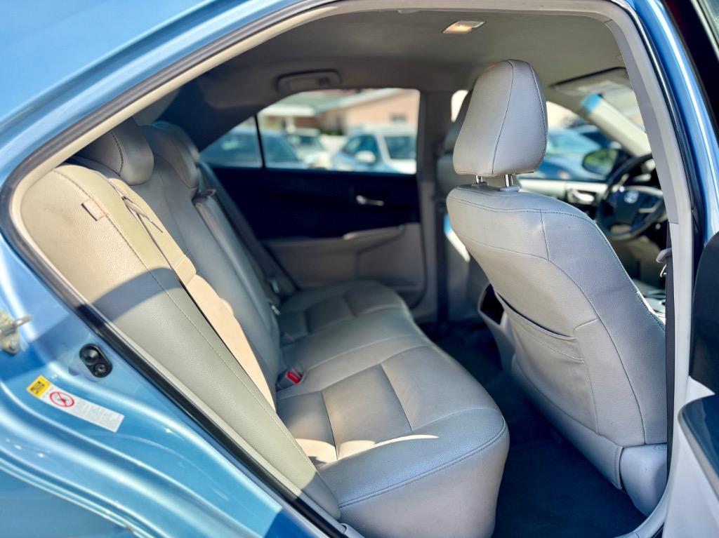 2014 Toyota Camry Hybrid LE photo