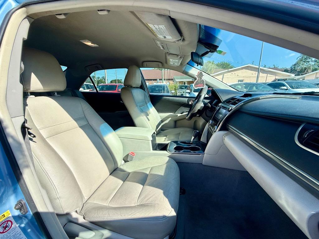 2014 Toyota Camry Hybrid LE photo