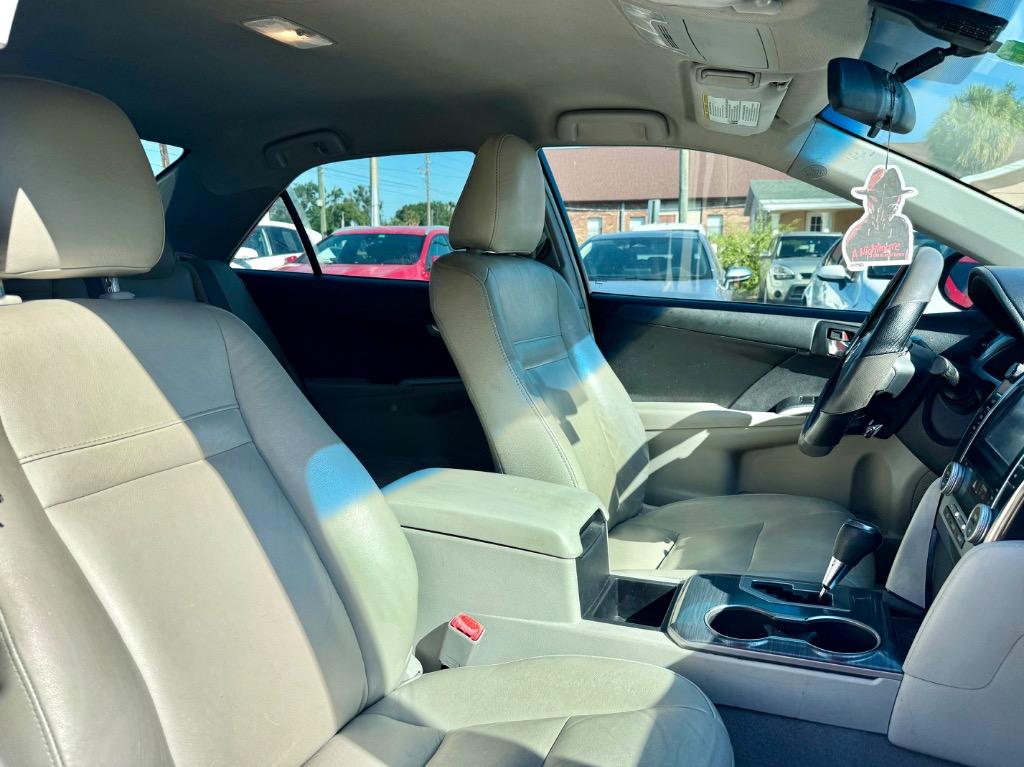 2014 Toyota Camry Hybrid LE photo