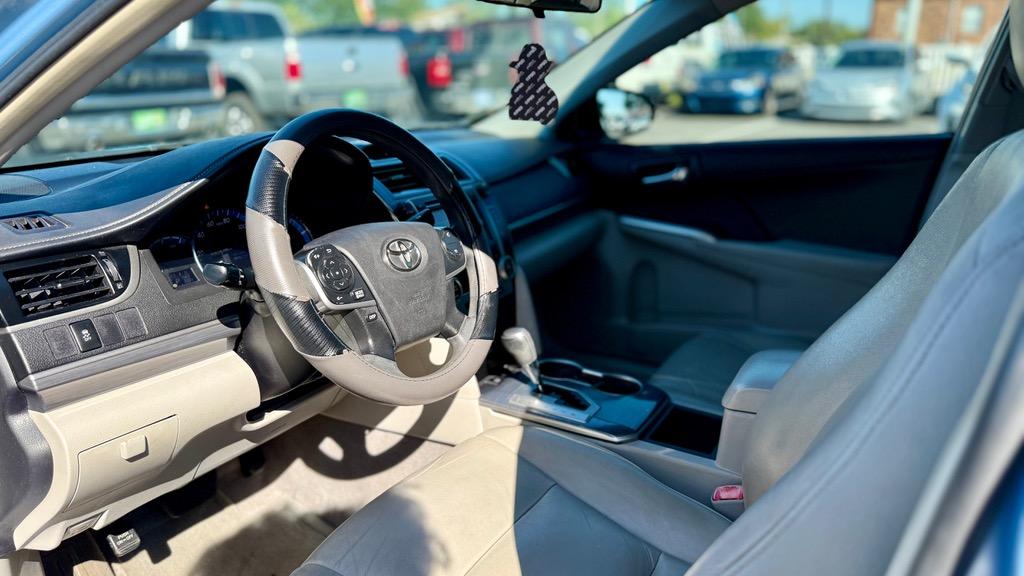 2014 Toyota Camry Hybrid LE photo