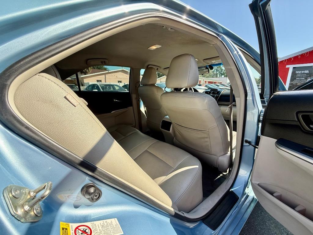 2014 Toyota Camry Hybrid LE photo