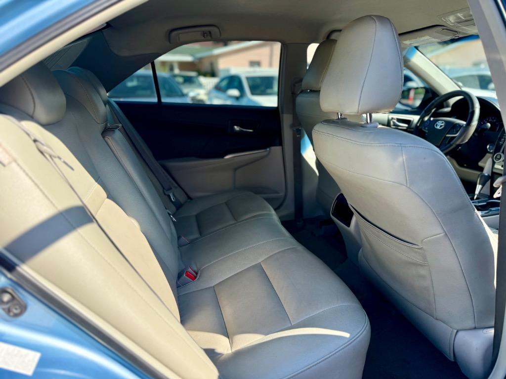 2014 Toyota Camry Hybrid LE photo