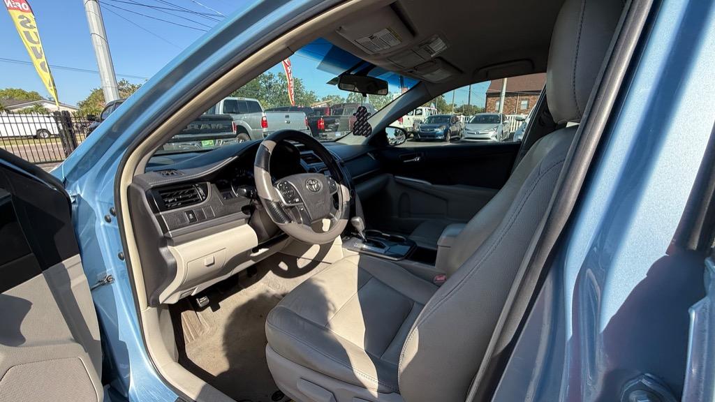 2014 Toyota Camry Hybrid LE photo