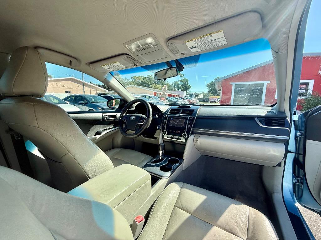 2014 Toyota Camry Hybrid LE photo
