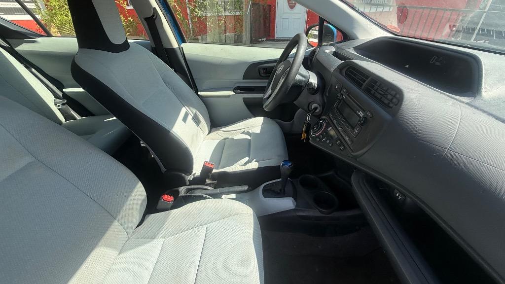 2014 Toyota Prius - $7,500