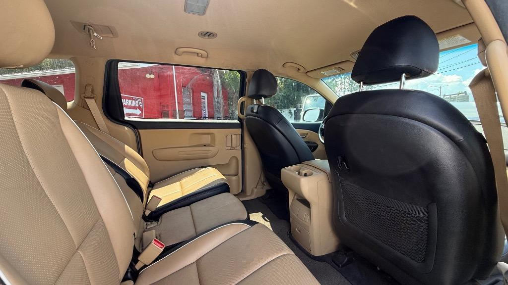 2016 Kia Sedona - $8,500