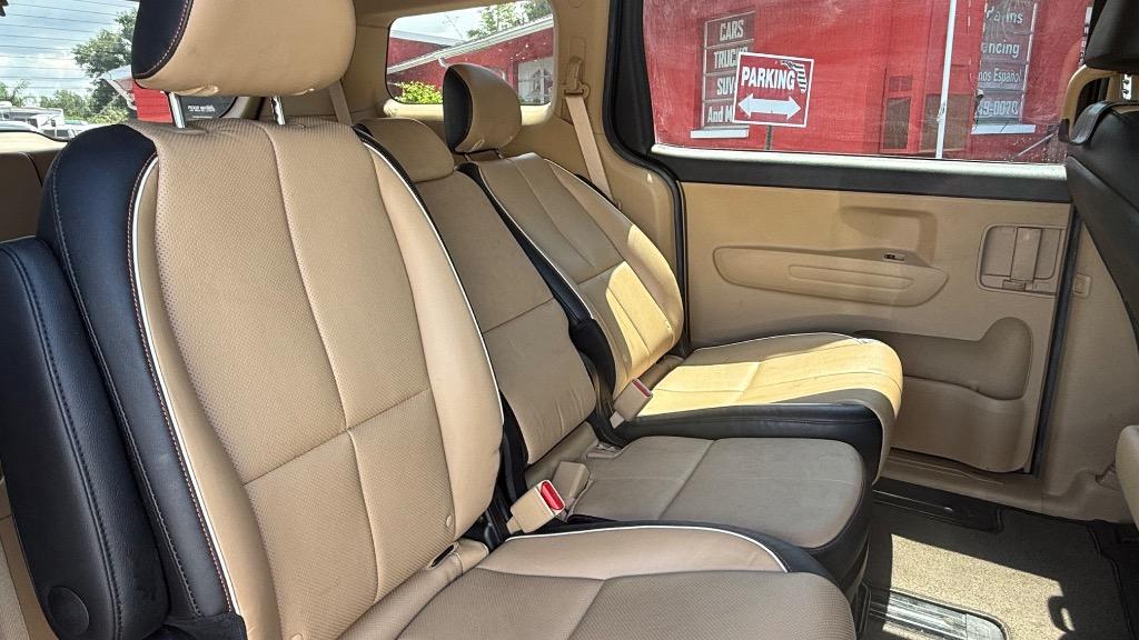 2016 Kia Sedona - $8,500