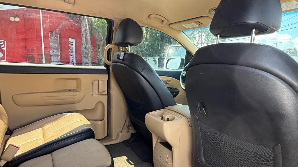 2016 Kia Sedona - $8,500
