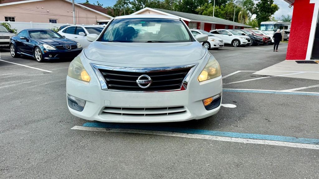 2013 Nissan Altima - $4,500