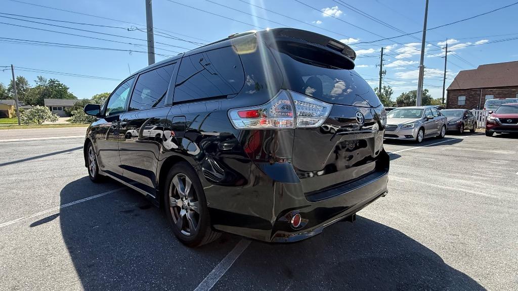 2017 Toyota Sienna - $13,200