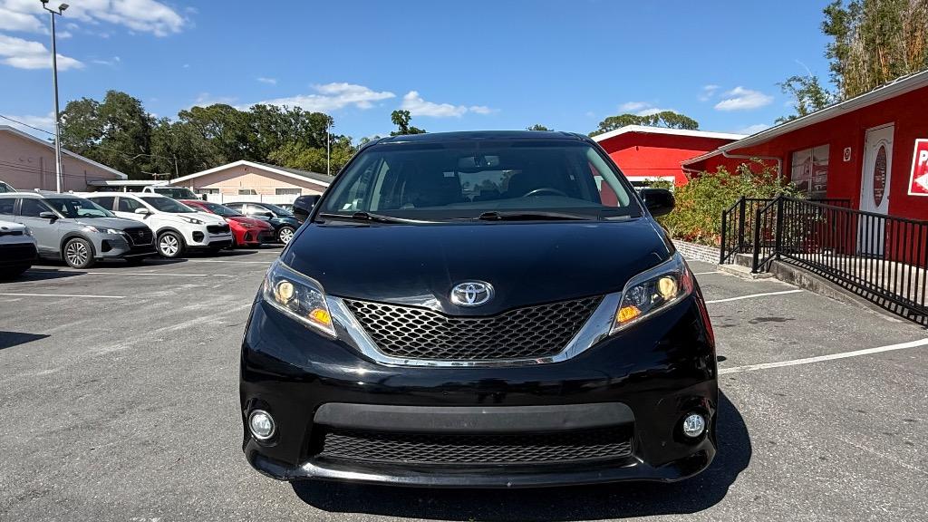 2017 Toyota Sienna - $13,200