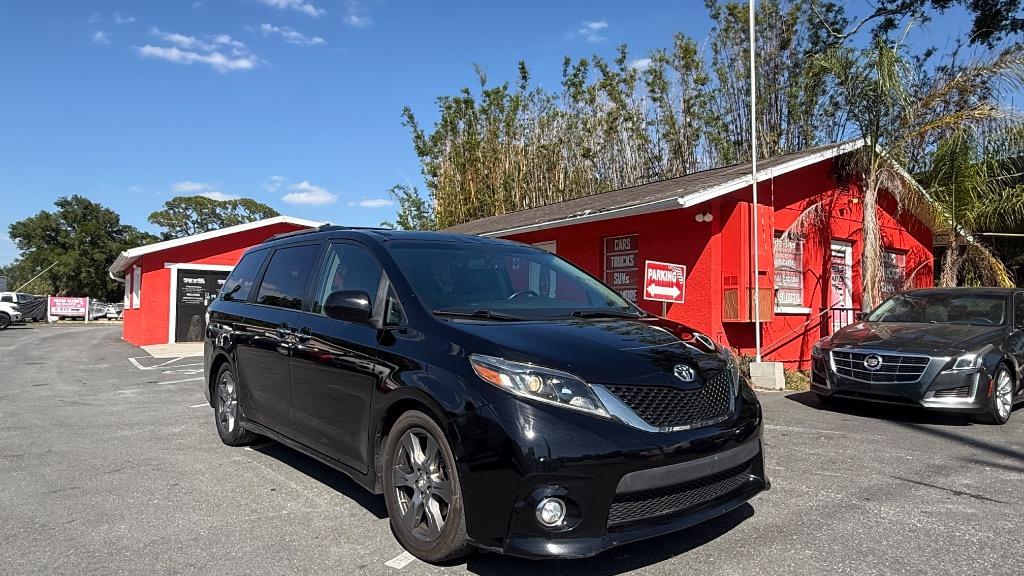2017 Toyota Sienna - $13,200