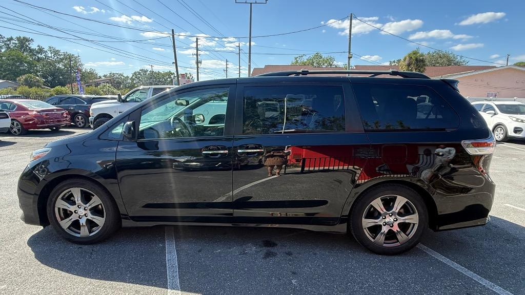 2017 Toyota Sienna - $13,200