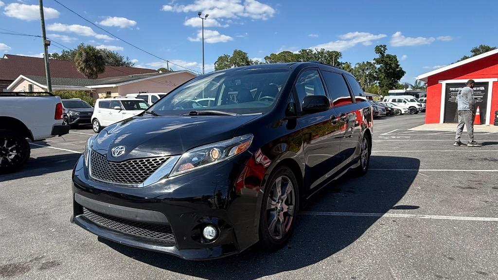 2017 Toyota Sienna - $13,200