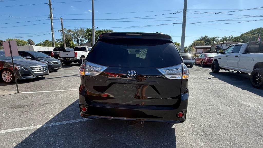 2017 Toyota Sienna - $13,200