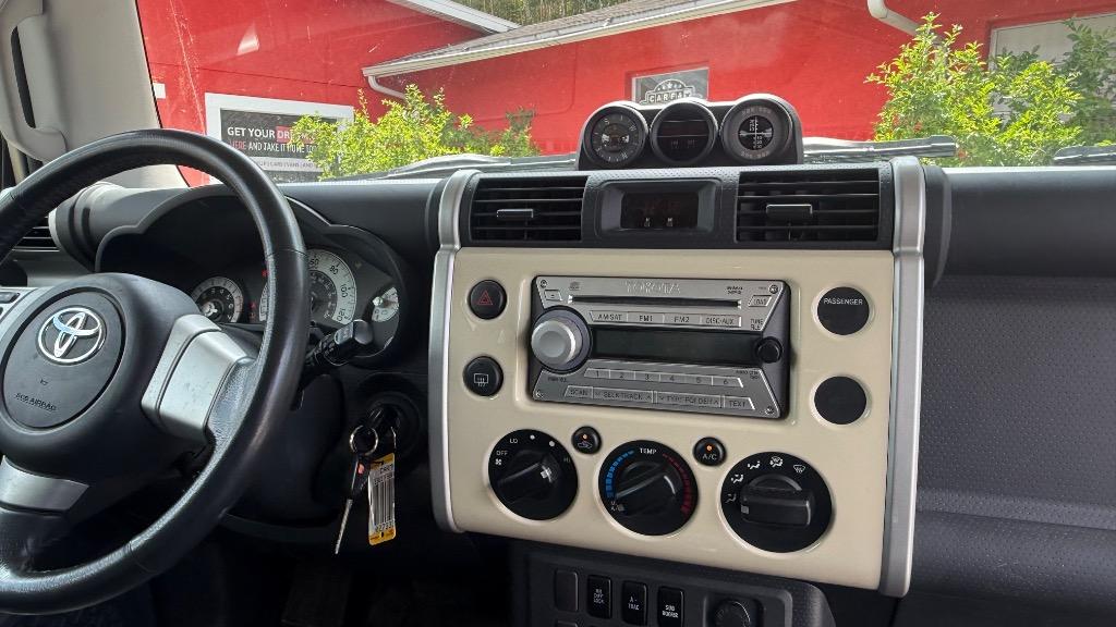 2008 Toyota FJ Cruiser - $13,500