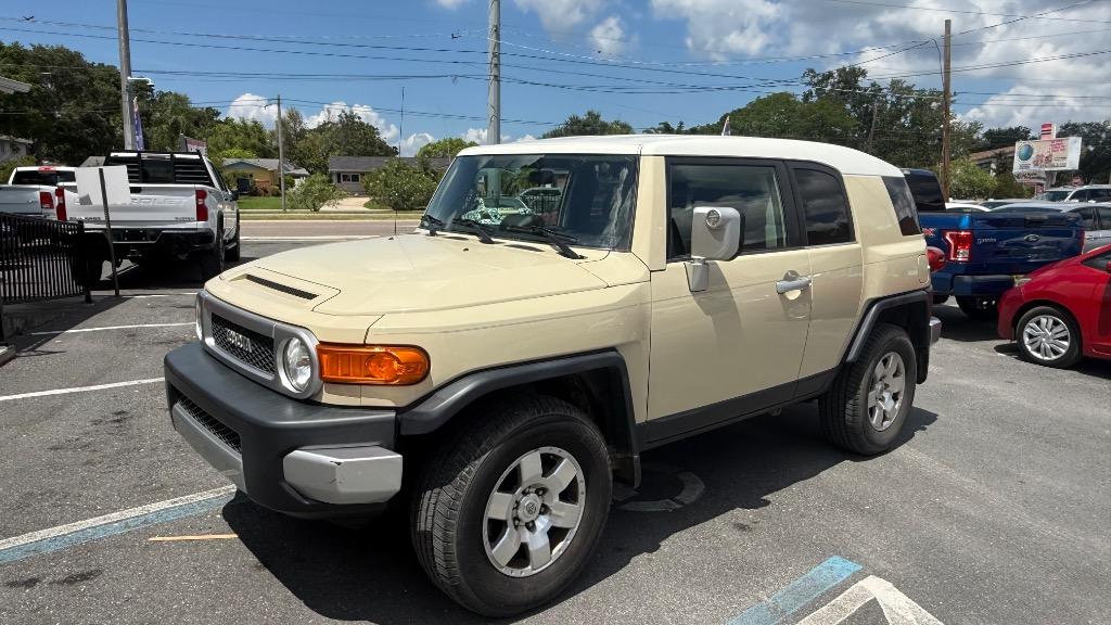 2008 Toyota FJ Cruiser - $13,500