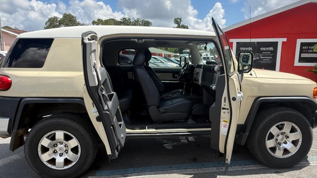2008 Toyota FJ Cruiser - $13,500