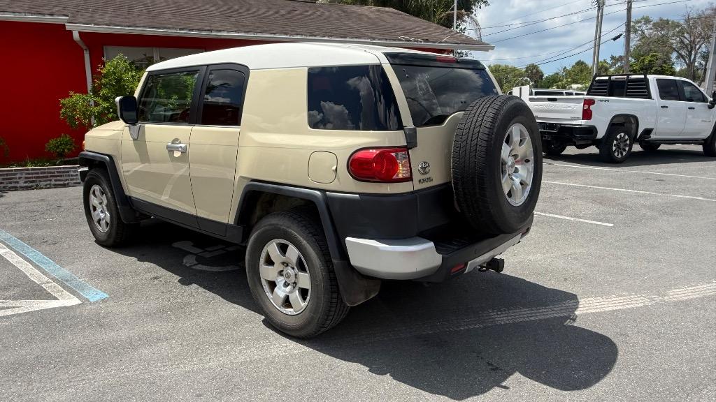 2008 Toyota FJ Cruiser - $13,500