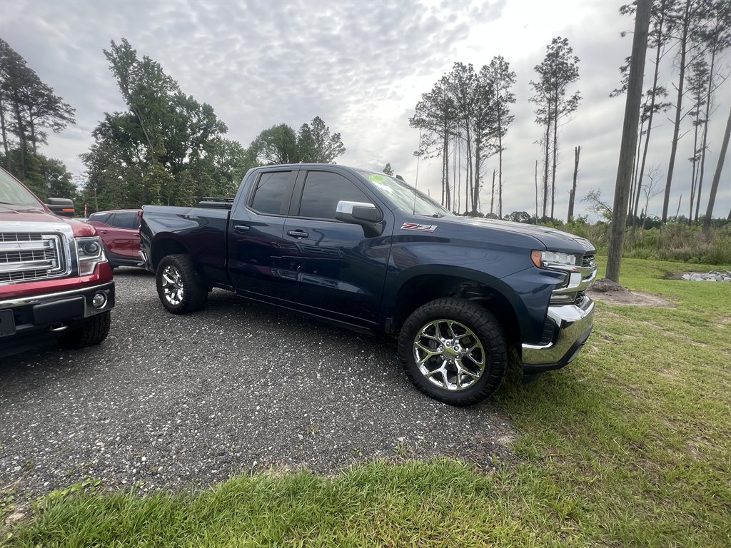 View vehicle photo 4
