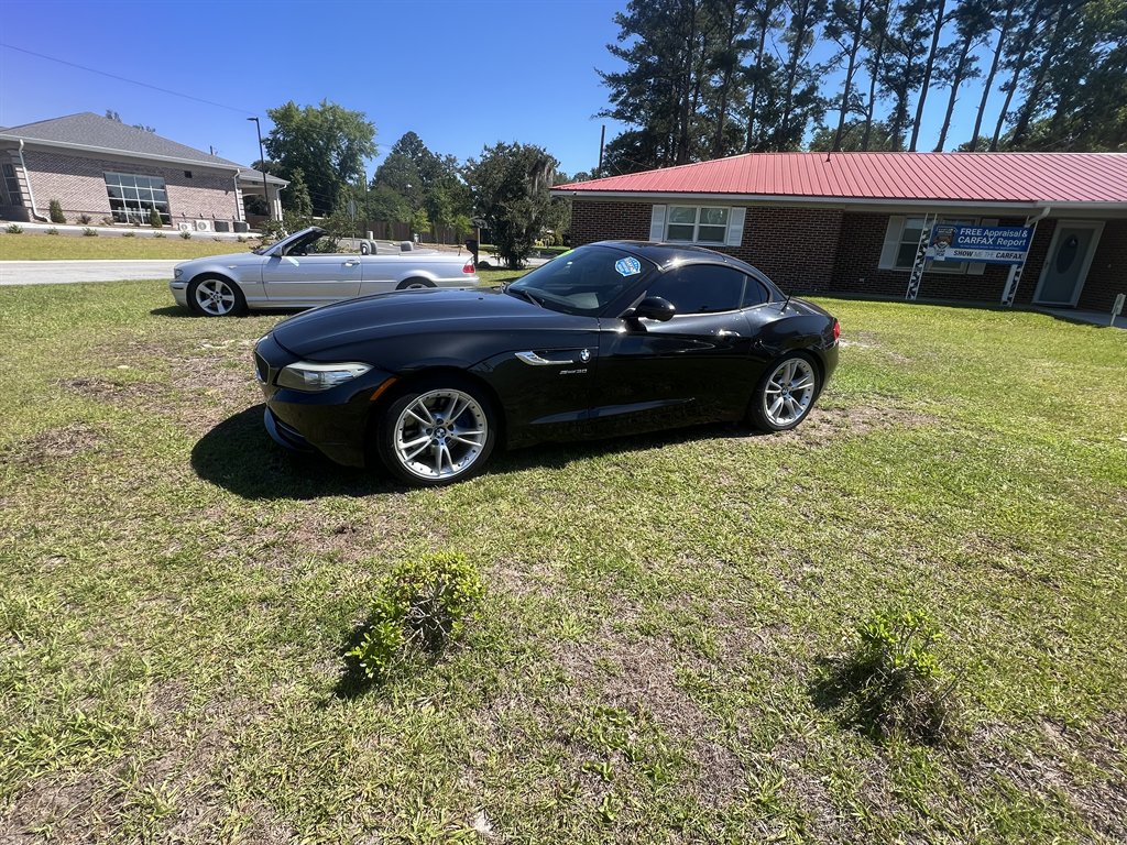 View vehicle photo 2