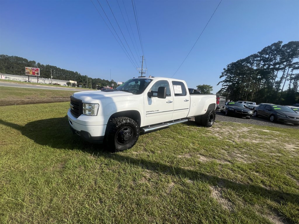 White 2011 GMC Sierra 3500HD Denali Crew Cab SB 4WD Pickup Truck Four-Wheel Drive Automatic